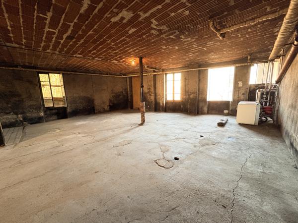 TARARE - QUARTIER DU CHATEAU - IMMEUBLE 110M²