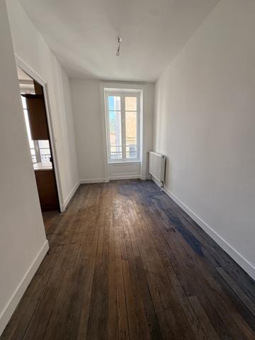 TARARE - QUARTIER DU CHATEAU - IMMEUBLE 110M²