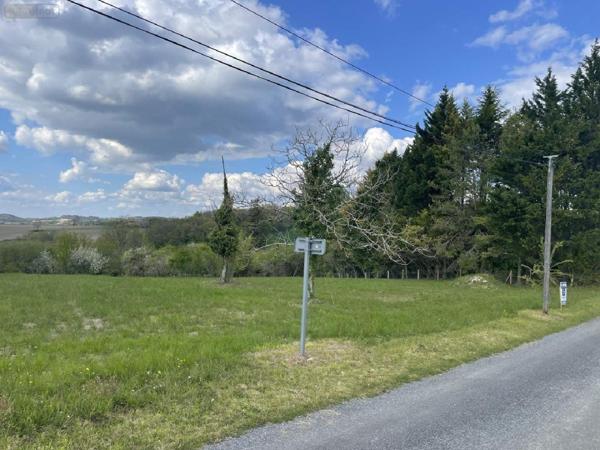 Terrain à Batir à vendre à Les Essards en Charente (16210), ref : 077/1358