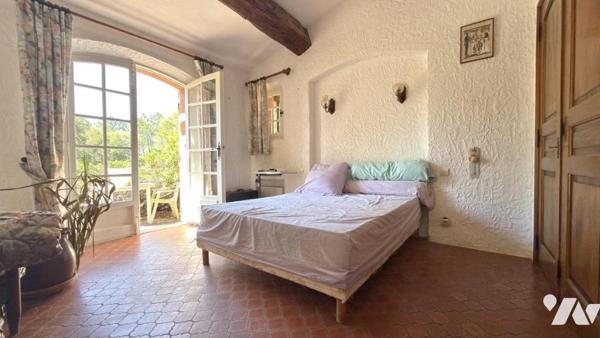 Le Muy – Villa provençale de plain-pied avec piscine et studio au Domaine Les Charles