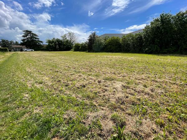 Terrain Sainte-Livrade-sur-Lot de 5 167 m² en zone UX