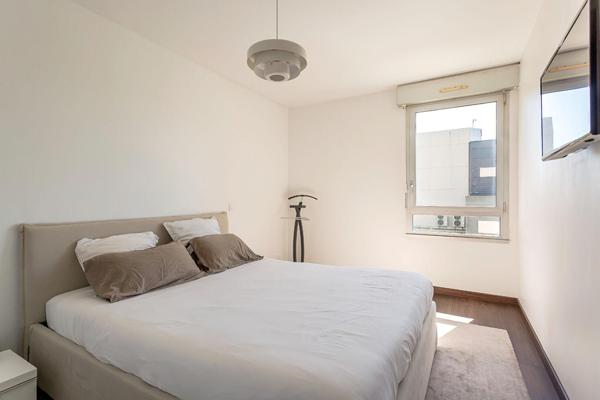 Appartement entièrement rénové avec terrasse et balcon
