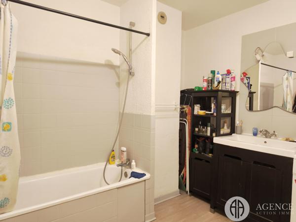 La Côte-Saint-André (38260) À La Côte-Saint-André, immeuble à revenus avec deux logements en vente