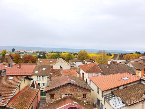 La Côte-Saint-André (38260) À La Côte-Saint-André, immeuble à revenus avec deux logements en vente
