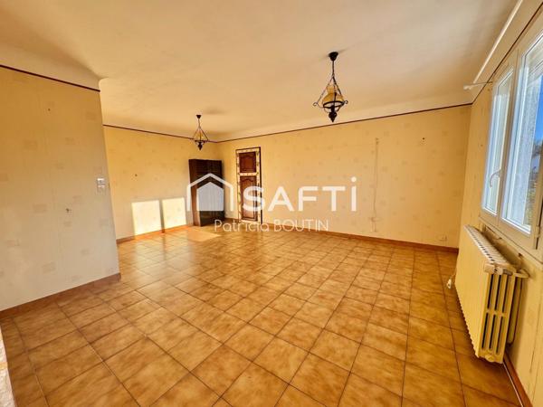 PAVILLON SUR SOUS SOL 3 CHAMBRES ET 3 GARAGES A COULON