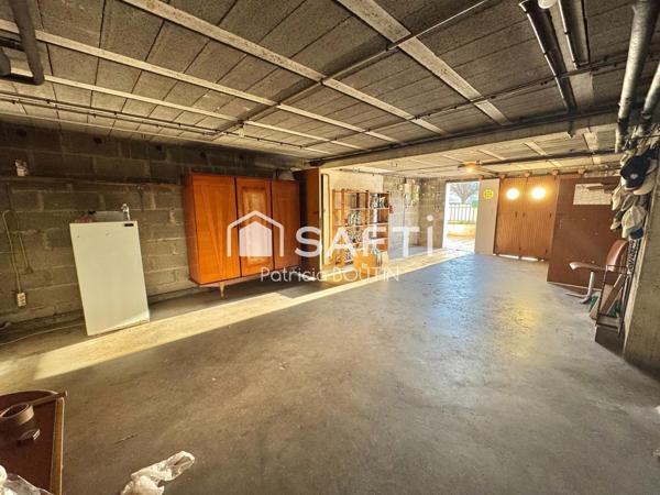 PAVILLON SUR SOUS SOL 3 CHAMBRES ET 3 GARAGES A COULON