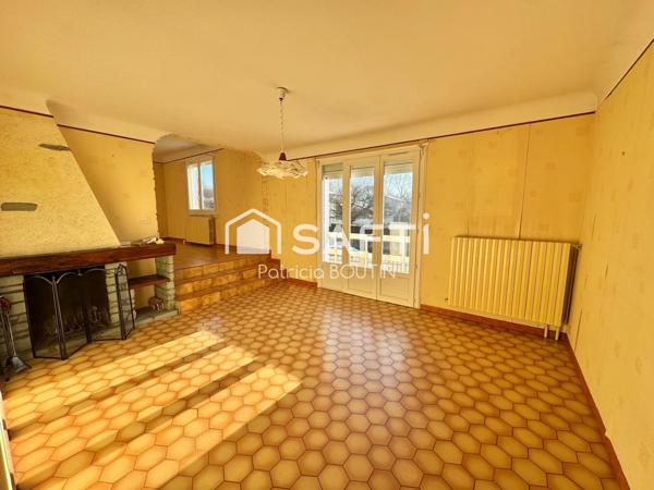 PAVILLON SUR SOUS SOL 3 CHAMBRES ET 3 GARAGES A COULON