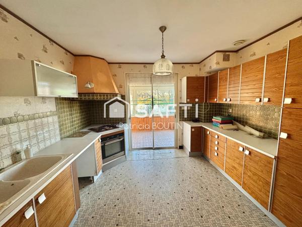 PAVILLON SUR SOUS SOL 3 CHAMBRES ET 3 GARAGES A COULON