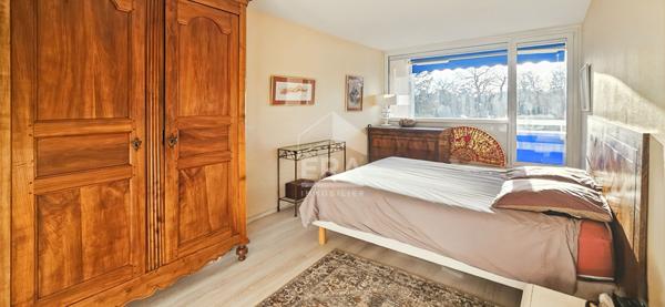 BLANQUEFORT CENTRE - Appartement rénové 84 m² + terrasses - Traversant Est/Ouest