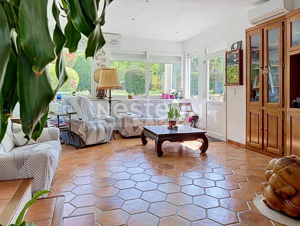 Maison 6 pièces avec piscine à vendre à Saint Vallier de Thiey