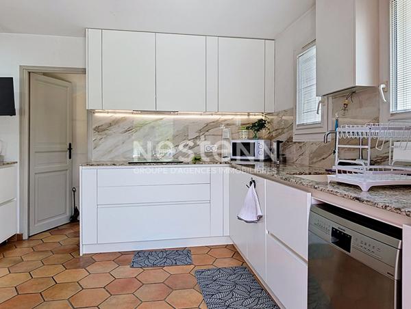 Maison 6 pièces avec piscine à vendre à Saint Vallier de Thiey