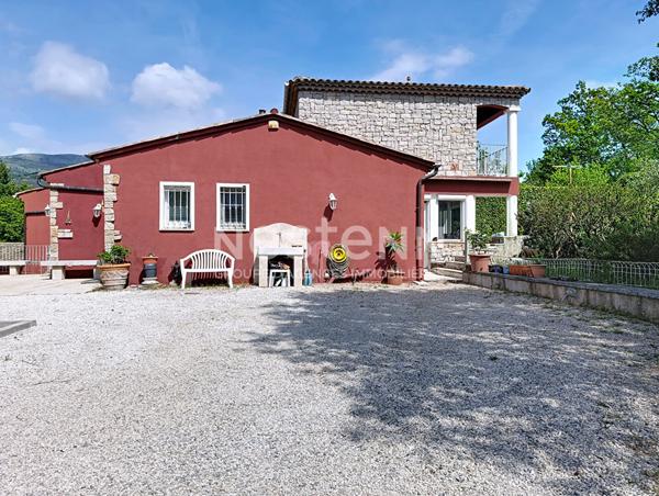 Maison 6 pièces avec piscine à vendre à Saint Vallier de Thiey