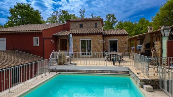 Maison 6 pièces avec piscine à vendre à Saint Vallier de Thiey