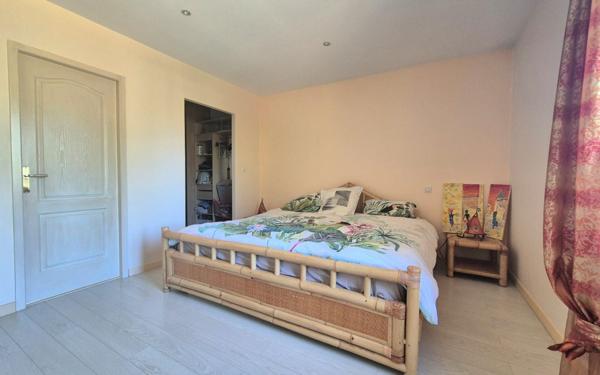 Maison à vendre    6 pièces •  Saint-Caprais-de-Bordeaux