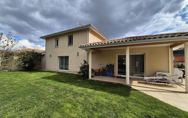 Maison à vendre    6 pièces •  Saint-Caprais-de-Bordeaux