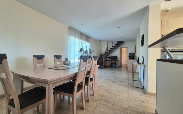 Maison à vendre    6 pièces •  Saint-Caprais-de-Bordeaux