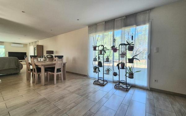 Maison à vendre    6 pièces •  Saint-Caprais-de-Bordeaux