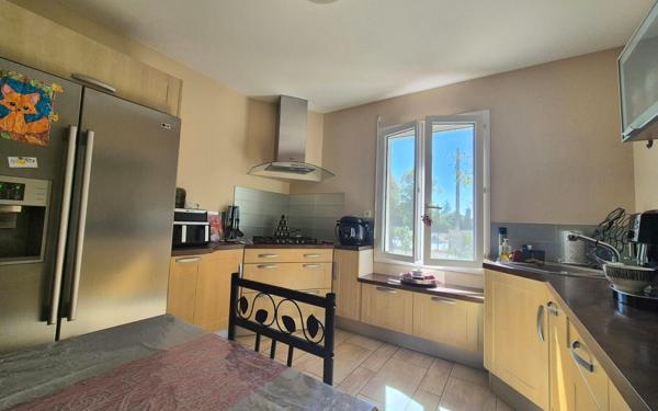 Maison à vendre    6 pièces •  Saint-Caprais-de-Bordeaux