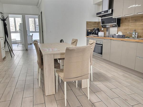 Superbe appartement meublé 4 pièces à louer  Colocation possible au coeur d'Avignon