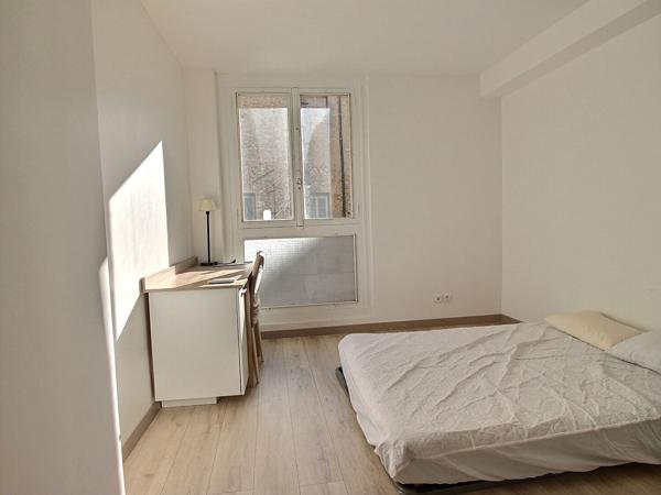 Superbe appartement meublé 4 pièces à louer  Colocation possible au coeur d'Avignon