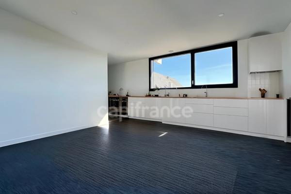 Département du Finistère (29) - À vendre : Crozon, centre-ville - Appartement penthouse T6 de 183 m² habitable avec vue panoramique sue la baie de Morgat - 4 terrasses - Garage.