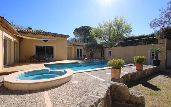 Maison à vendre    5 pièces •  Morières-lès-Avignon