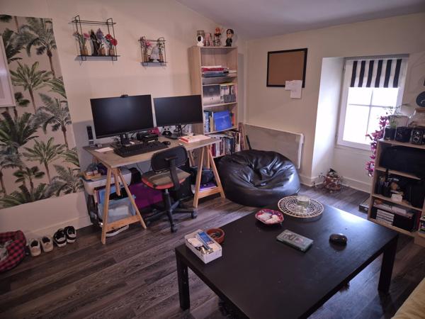 Appartement T2 en résidence sécurisée, face Hôtel de Ville, proche tous commerces et transport.