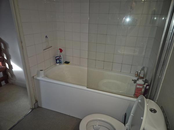 Appartement T2 en résidence sécurisée, face Hôtel de Ville, proche tous commerces et transport.