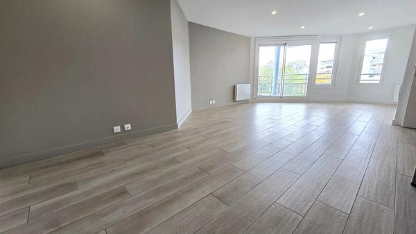 Spacieux T3 de 78 m² rénové à neuf avec vue Jura, Résidence sécurisée avec services