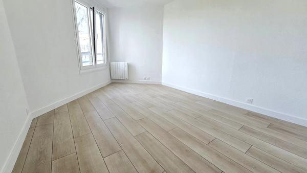 Spacieux T3 de 78 m² rénové à neuf avec vue Jura, Résidence sécurisée avec services