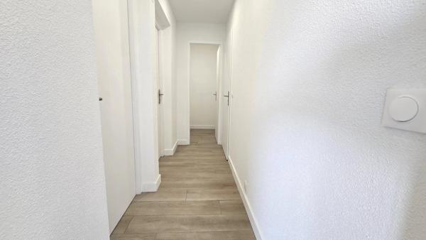 Spacieux T3 de 78 m² rénové à neuf avec vue Jura, Résidence sécurisée avec services