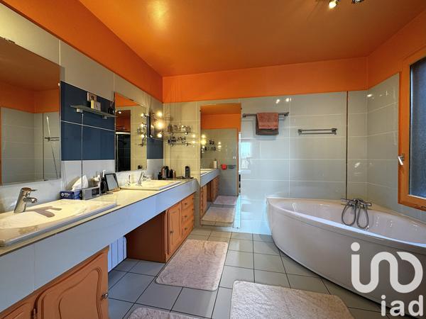 Maison à vendre 10 pièces 288 m² Fontenay-le-Comte