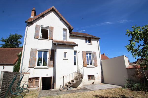 Maison de Bourg à Vendre 3 ou 4 chambres