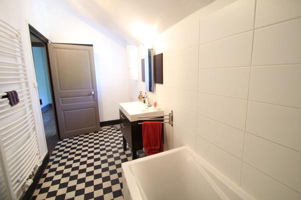 Maison de Bourg à Vendre 3 ou 4 chambres