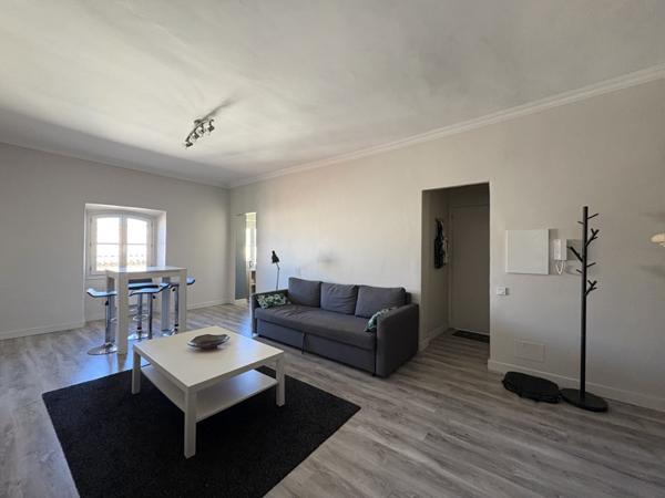 Appartement à louer 820 € CC Bordeaux 2 p 45 m² DPE D