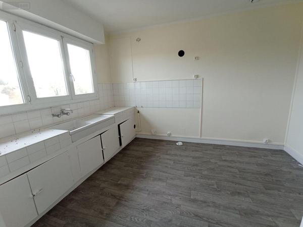 Local mixte (Pro/Hab) à vendre à Condé-en-Normandie dans le Calvados (14110), ref : 14085-3663