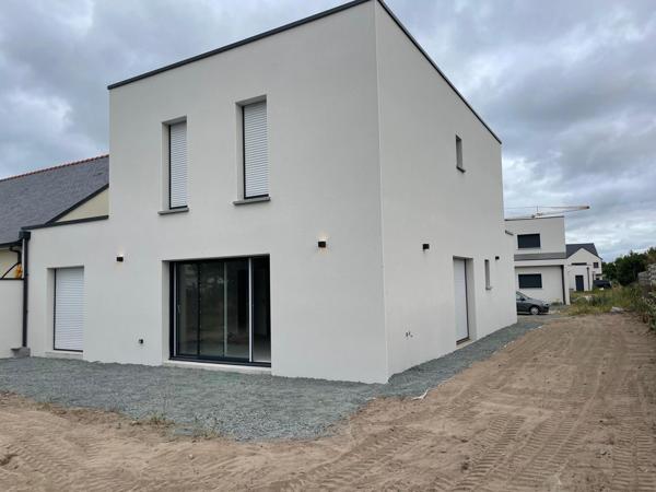 Maison contemporaine  avec 5 chambres dont deux en rdc secteur et environnement calme