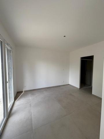 Maison contemporaine  avec 5 chambres dont deux en rdc secteur et environnement calme