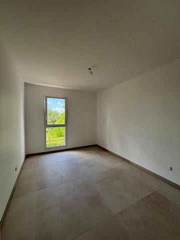 Maison contemporaine  avec 5 chambres dont deux en rdc secteur et environnement calme