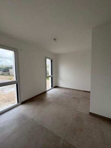 Maison contemporaine  avec 5 chambres dont deux en rdc secteur et environnement calme