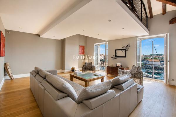 À vendre - Ciboure  centre historique - Appartement duplex avec vue port