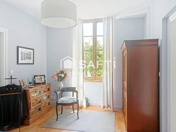 Appartement bourgeois 91m2, place Carnot à Carcassonne