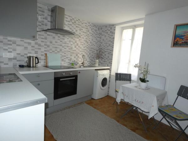 Charmante maison de village T4 d'environ 60m² à finir de rénover.