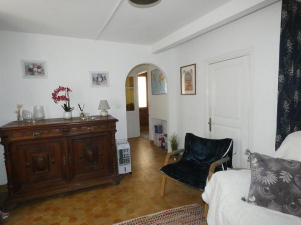 Charmante maison de village T4 d'environ 60m² à finir de rénover.