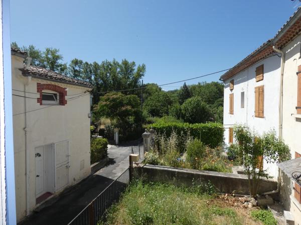 Charmante maison de village T4 d'environ 60m² à finir de rénover.