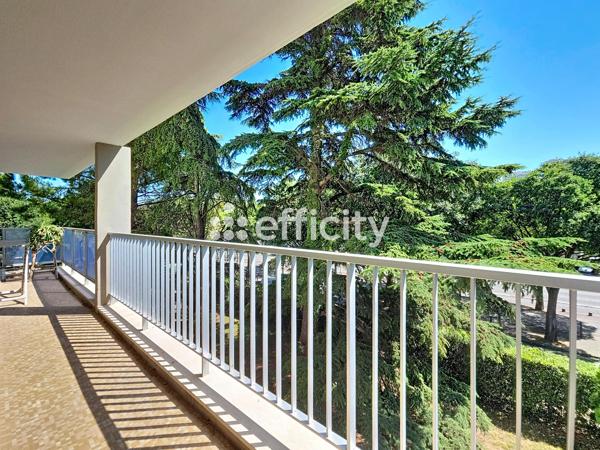Appartement
         4 pièces
        - 145 m² Bien prestige 700 000 € *