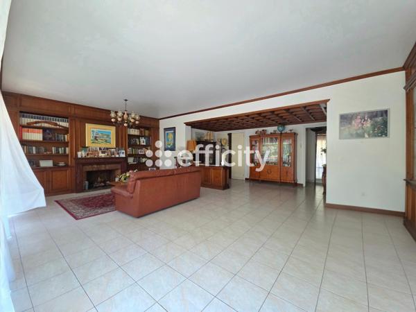 Appartement
         4 pièces
        - 145 m² Bien prestige 700 000 € *