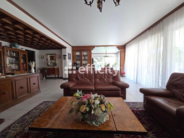 Appartement
         4 pièces
        - 145 m² Bien prestige 700 000 € *