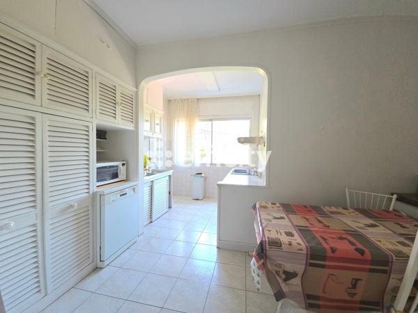 Appartement
         4 pièces
        - 145 m² Bien prestige 700 000 € *