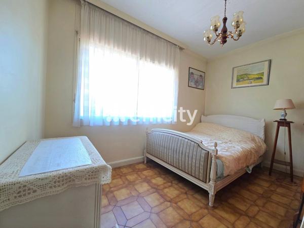 Appartement
         4 pièces
        - 145 m² Bien prestige 700 000 € *